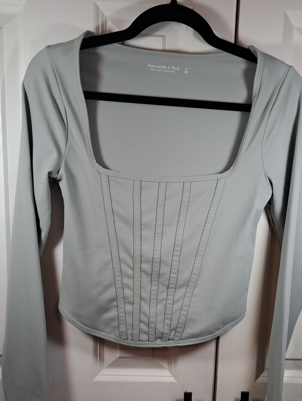 Abercrombie & Fitch Women's Light Gray Crop Top - Picture 1 of 7